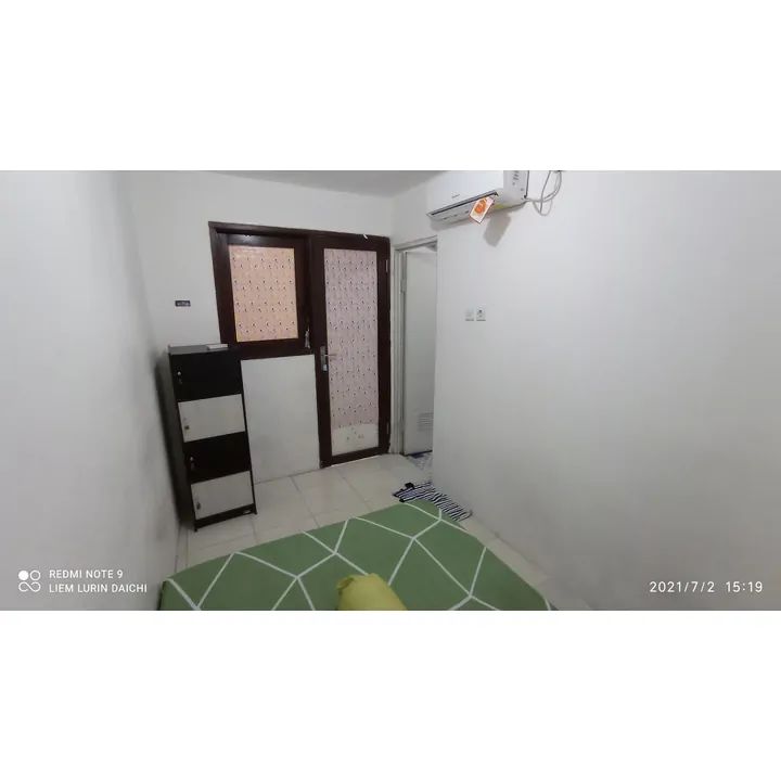Foto Kamar D (Deluxe Room)  Kost Surabaya